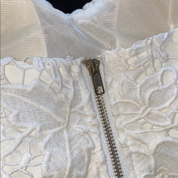 White lace cropped tank top! Size small - Picture 5 of 8